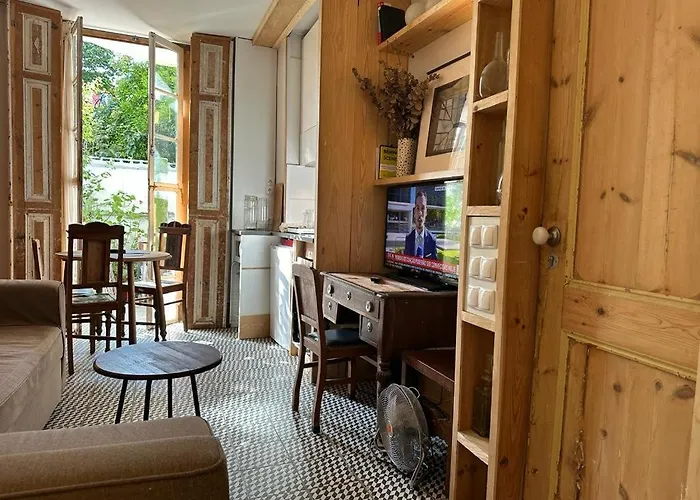 Charming In The Center - With Terrace *