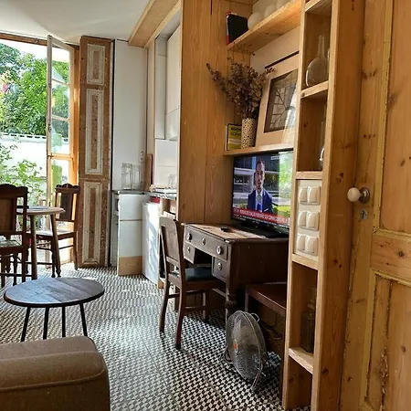 Charming In The Center - With Terrace *